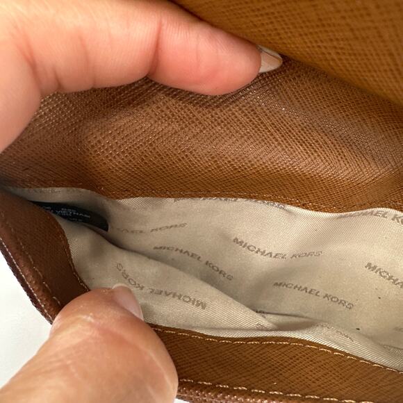 MICHAEL KORS Jet Set Zip Around Wallet - Picture 10 of 12